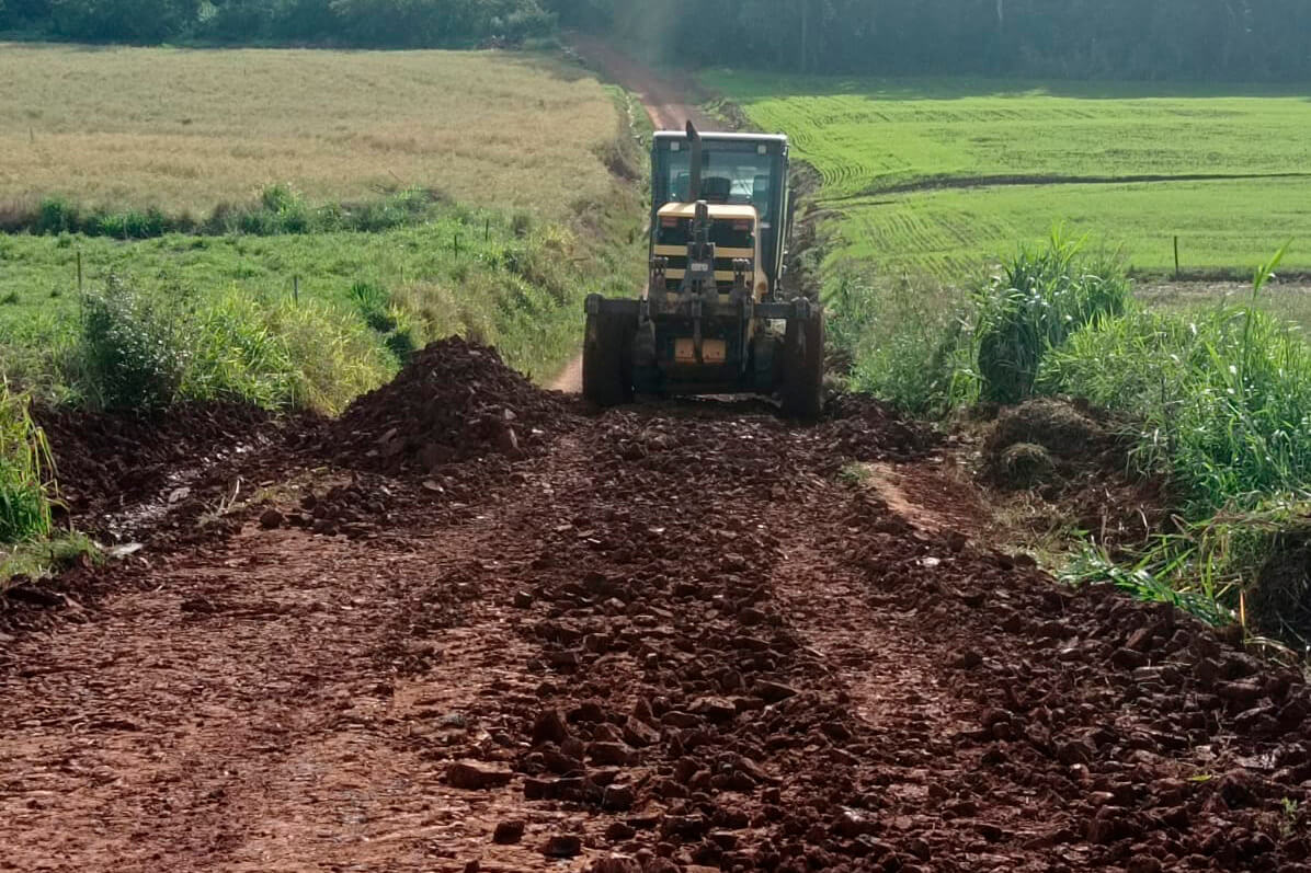 SECRETARIA DE OBRAS ESTÁ REALIZANDO A RECUPERAÇÃO DE ESTRADAS NO INTERIOR